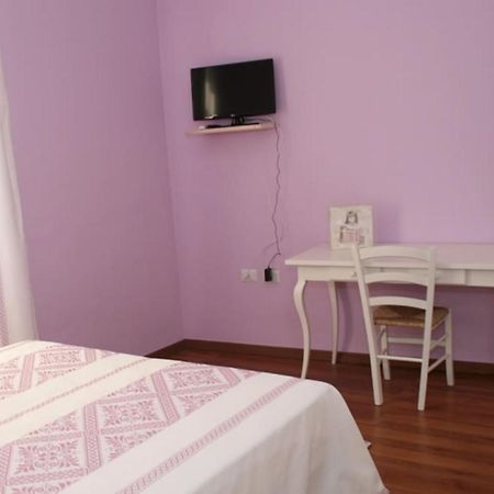 Guest House Le Gemelle Luras Экстерьер фото