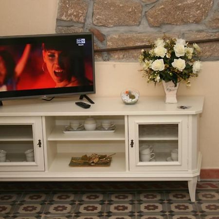 Guest House Le Gemelle Luras Экстерьер фото