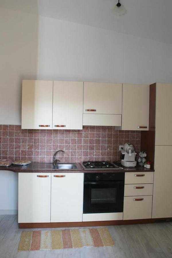 Guest House Le Gemelle Luras Экстерьер фото