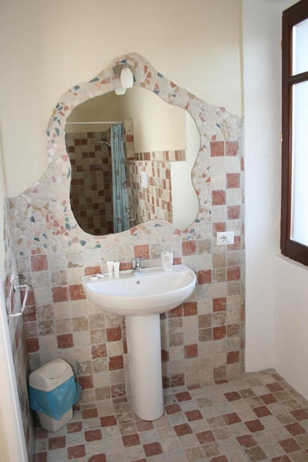 Guest House Le Gemelle Luras Экстерьер фото