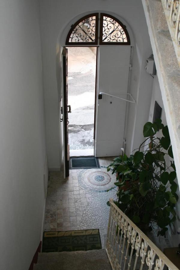 Guest House Le Gemelle Luras Экстерьер фото