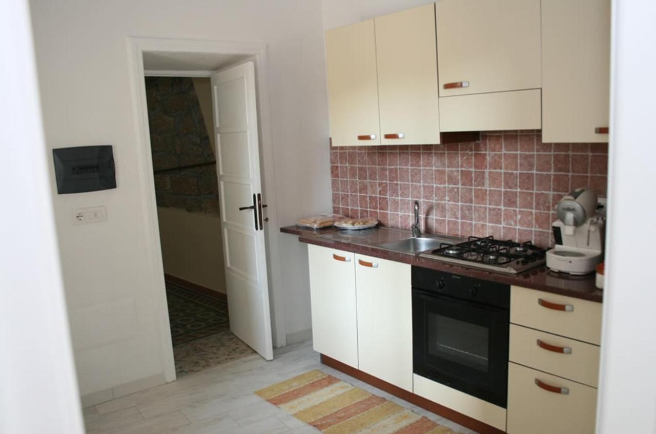 Guest House Le Gemelle Luras Экстерьер фото