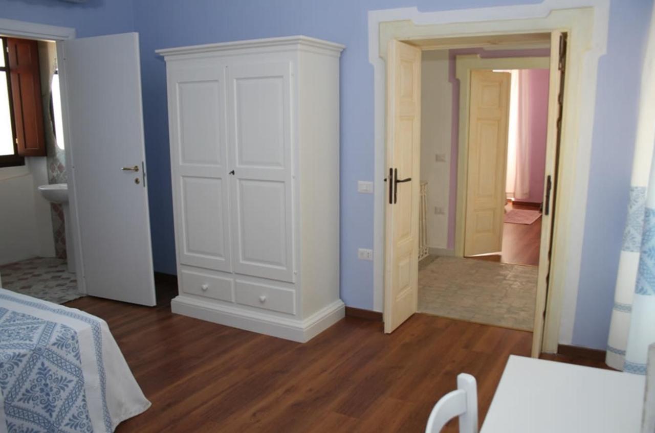Guest House Le Gemelle Luras Экстерьер фото