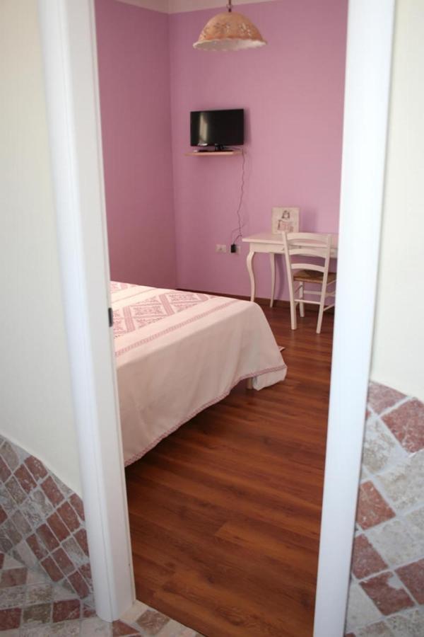 Guest House Le Gemelle Luras Экстерьер фото