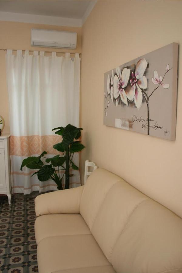 Guest House Le Gemelle Luras Экстерьер фото