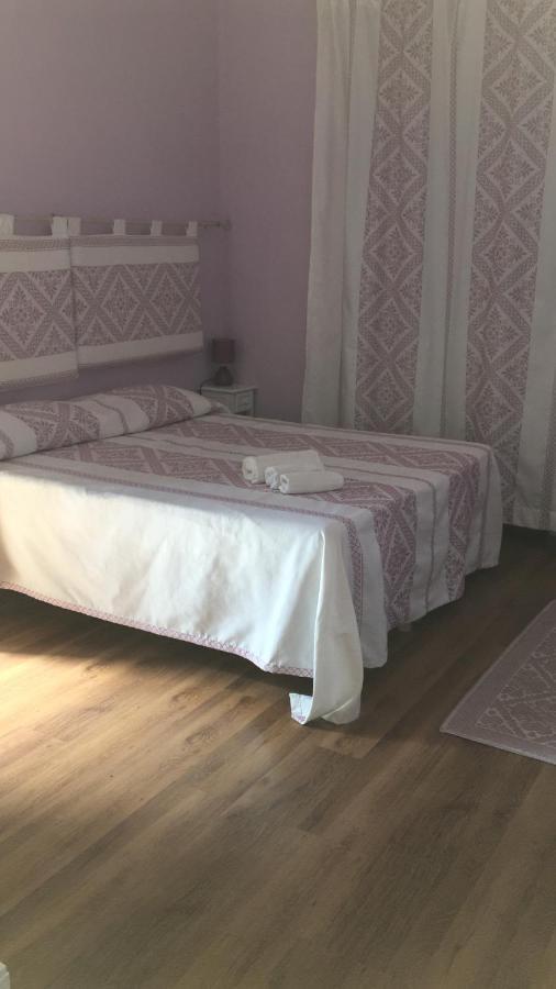 Guest House Le Gemelle Luras Экстерьер фото