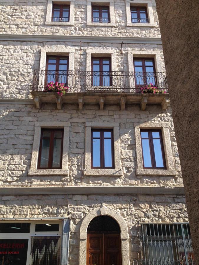 Guest House Le Gemelle Luras Экстерьер фото