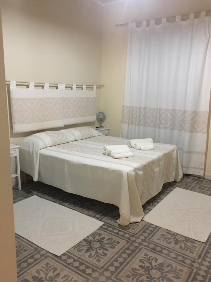Guest House Le Gemelle Luras Экстерьер фото