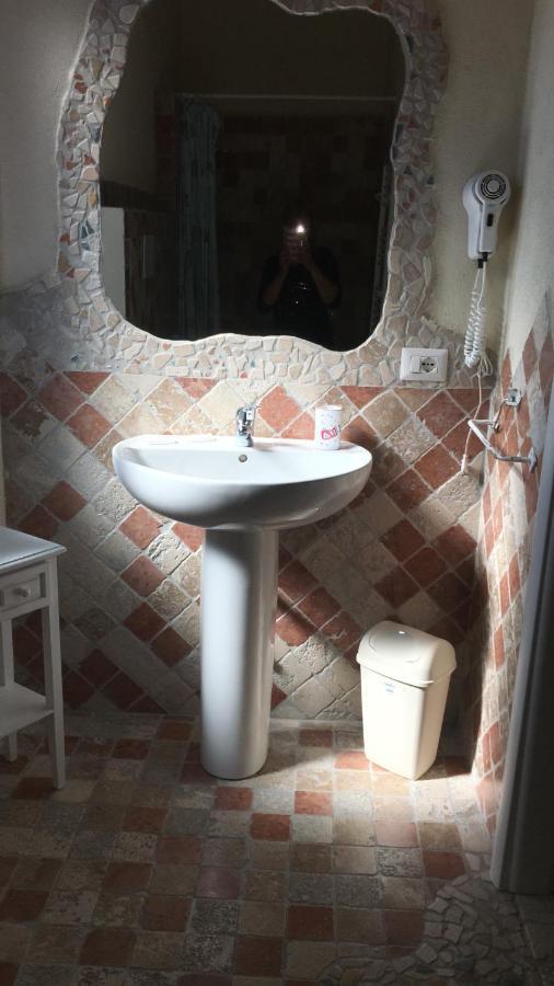 Guest House Le Gemelle Luras Экстерьер фото